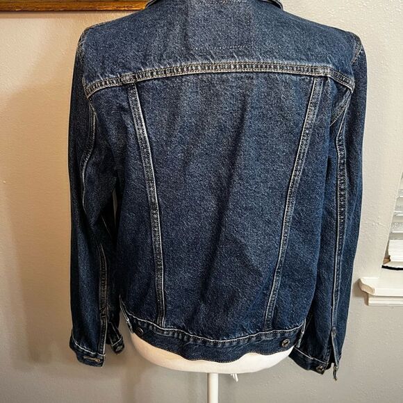 Levi's Jacket Women's Medium Type 3
Trucker Blue Denim Jean large with gold star - Picture 10 of 16